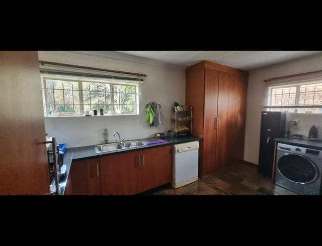 5 BEDROOM HOUSE FOR SALE IN ZWARTKOP
